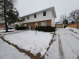 631-633 E Longview Dr in Appleton, WI - Building Photo