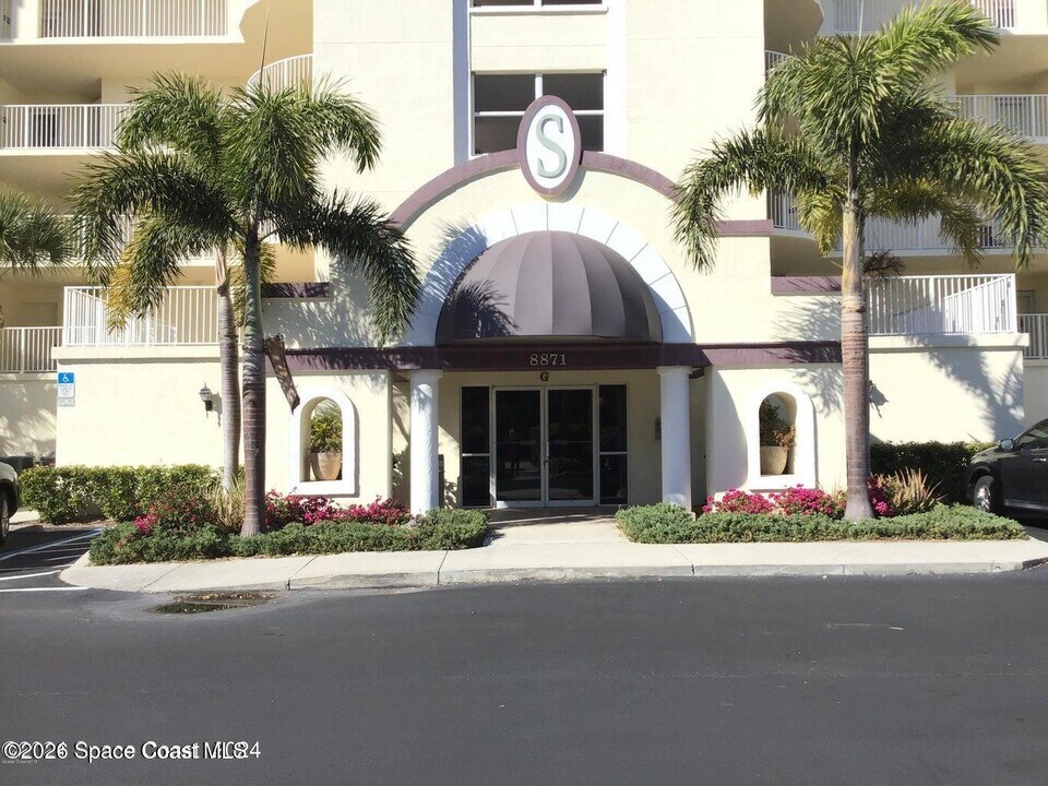 8871 Lake Dr in Cape Canaveral, FL - Building Photo