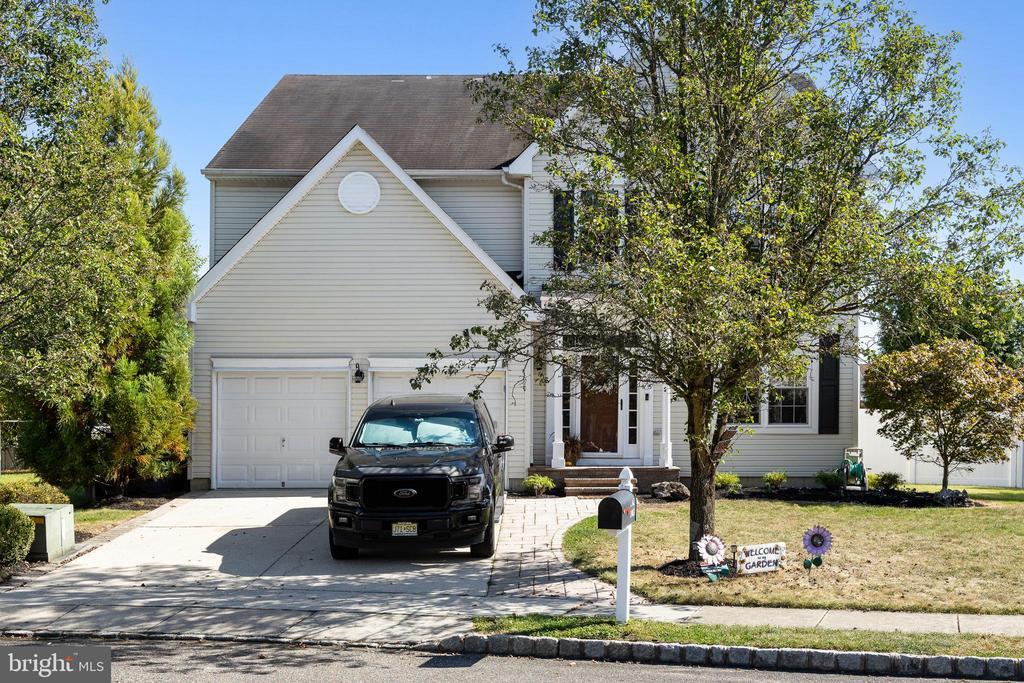 105 Quarterhorse Ct in Evesham, NJ - Building Photo