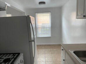 4234 Mont Clair St, Unit 104 in Los Angeles, CA - Foto de edificio - Building Photo