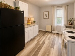 646 Main Rd N in Hampden, ME - Foto de edificio - Building Photo