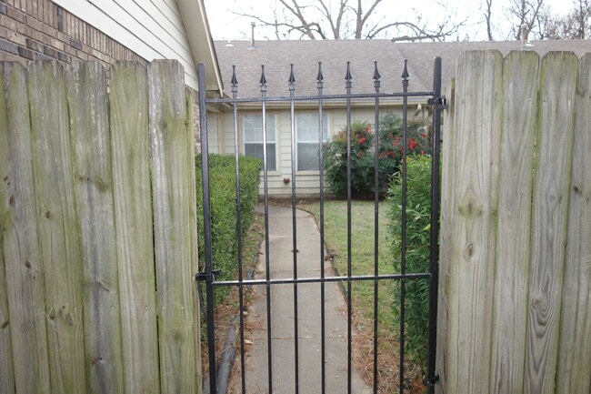 6656 S Utica Pl in Tulsa, OK - Foto de edificio - Building Photo