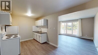 9807-108 108 Ave in Grande Prairie, AB - Building Photo - Building Photo