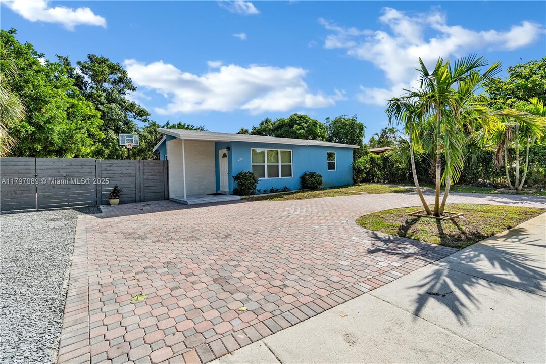 4740 NE 2nd Terrace in Pompano Beach, FL - Building Photo
