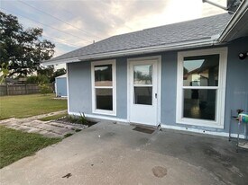 8026 Brocatel Ct in Orlando, FL - Building Photo