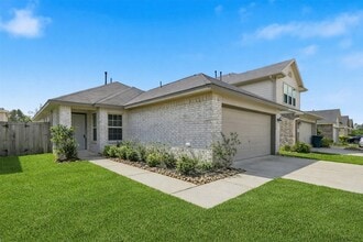 1223 Blue Hazel Ct in Pinehurst, TX - Foto de edificio - Building Photo