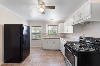 6717 Carver Ave in Hitchcock, TX - Building Photo - Building Photo