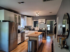 1911 Tillotson Ave in Austin, TX - Building Photo - Building Photo