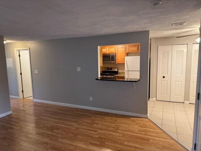 10 Village Ln in Tyngsboro, MA - Building Photo - Building Photo