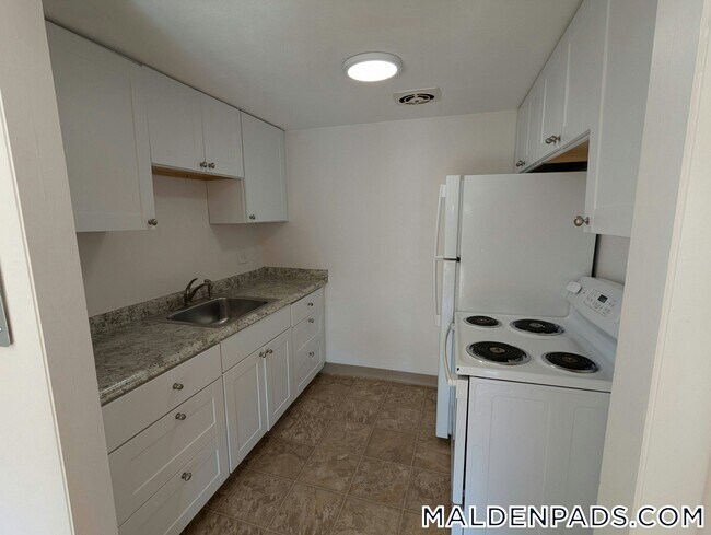 525 Highland Ave in Malden, MA - Building Photo - Building Photo
