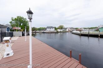 10 Commodore Dr in Brick, NJ - Building Photo - Building Photo