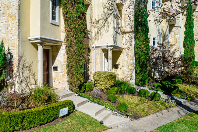 4301 Lomo Alto Dr in Dallas, TX - Foto de edificio - Building Photo