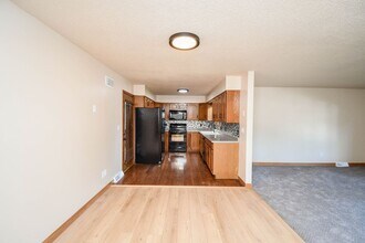 602 E 57th St in Sioux Falls, SD - Foto de edificio - Building Photo
