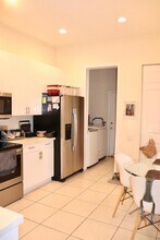 886 Spinnaker Dr W in Hollywood, FL - Building Photo - Building Photo