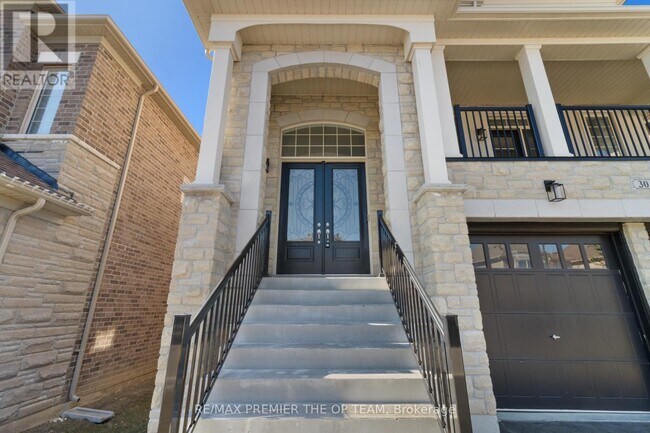 30 Bannockburn Dr in Vaughan, ON - Building Photo - Building Photo