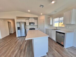 1814 Nettle Way in Los Banos, CA - Building Photo - Building Photo