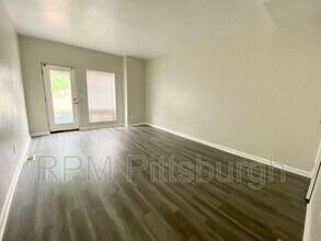 753 Chautauqua Ct in Pittsburgh, PA - Building Photo - Building Photo