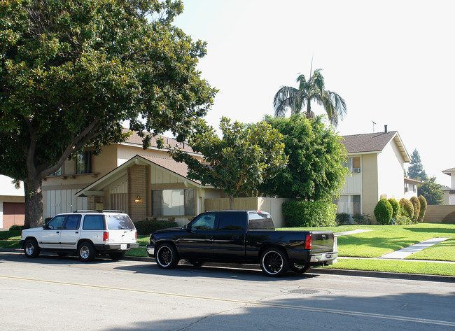 1202 S Athena Way in Anaheim, CA - Building Photo - Building Photo