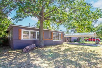 2011 45th St in Lubbock, TX - Building Photo - Building Photo
