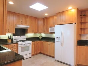 3850 Madera Wy in San Bruno, CA - Building Photo - Building Photo