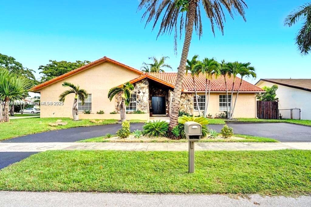 2001 NE 214th St in Miami, FL - Building Photo