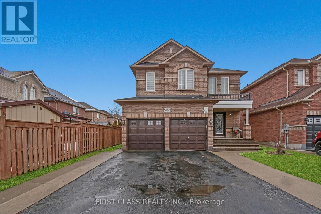 21 Portstewart Crescent in Brampton, ON - Building Photo