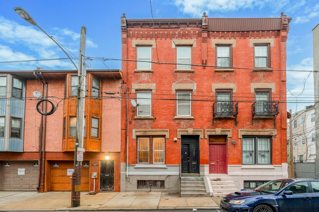 2107 N 18th St, Unit 2 in Philadelphia, PA - Foto de edificio