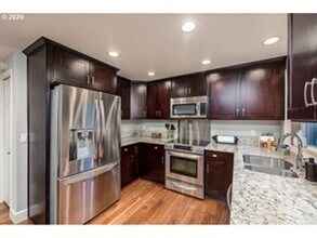 5465 SW Ames Way in Portland, OR - Building Photo - Building Photo