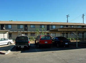 1660 S Chance Ave in Fresno, CA - Building Photo - Building Photo