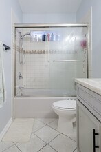 5521 27th Ave, Unit 3 in Sacramento, CA - Foto de edificio - Building Photo