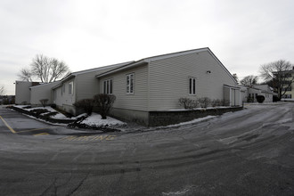 Courtyard Apartments in Manchester, NH - Foto de edificio - Building Photo