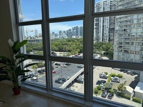 145 SE 25th Rd, Unit 1003 in Miami, FL - Building Photo - Building Photo