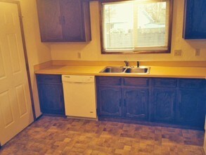 1066 55th Pl in Springfield, OR - Building Photo - Building Photo