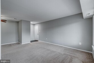 9569 Coggs Bill Dr-Unit -303 in Manassas, VA - Building Photo - Building Photo