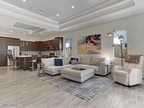 840 98th Ave N in Naples, FL - Foto de edificio - Building Photo