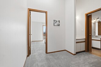 466 Nicole Dr in Bartlett, IL - Building Photo - Building Photo