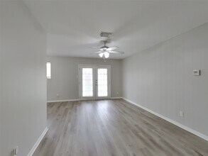 6422 French Chateau Dr in Houston, TX - Building Photo - Building Photo