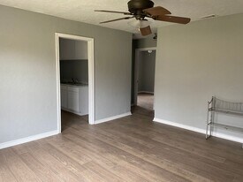 3831 Dismount St in Dallas, TX - Building Photo