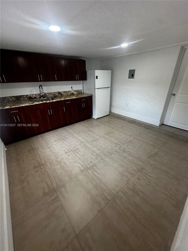 18560 SW 128th Ave in Miami, FL - Building Photo - Building Photo