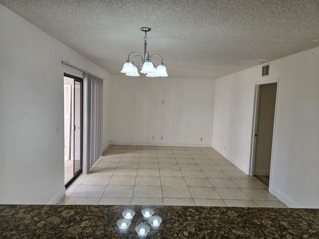 1700 Windorah Way, Unit D in Royal Palm Beach, FL - Foto de edificio - Building Photo