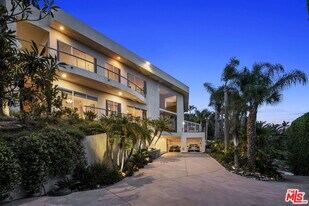 28177 Rey De Copas Ln in Malibu, CA - Building Photo