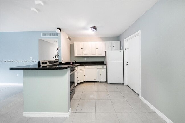 9020 NE 8th Ave in Miami, FL - Building Photo - Building Photo
