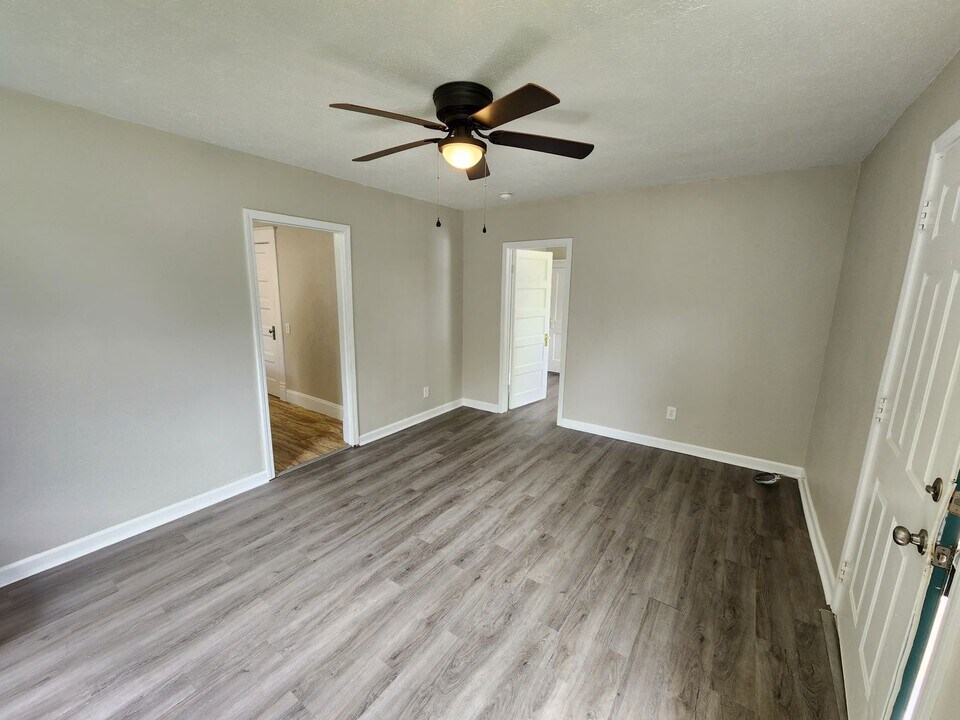 1327 N Park Ave in Springfield, MO - Building Photo