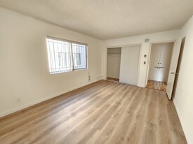 New Hampshire Avenue Apartments in Los Angeles, CA - Building Photo