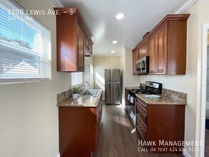 1709 Lewis Ave in Long Beach, CA - Building Photo - Building Photo