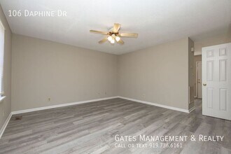 106 Daphine Dr in Hillsborough, NC - Building Photo - Building Photo