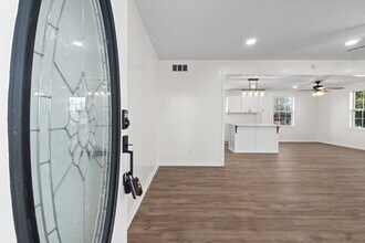 110 Rainbow St in Clarksville, TN - Building Photo - Building Photo