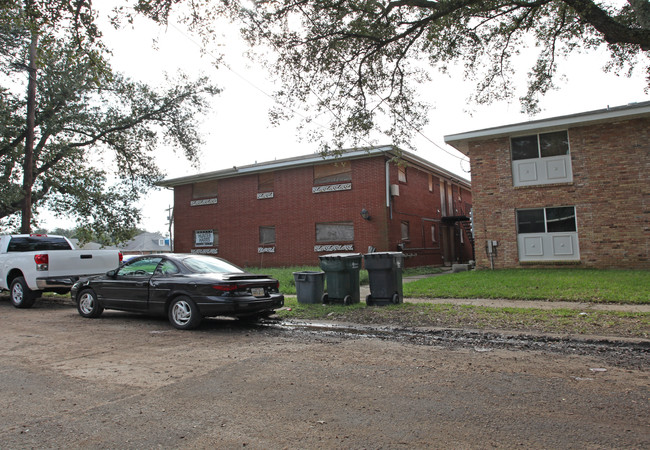 1564 Aviators St in New Orleans, LA - Foto de edificio - Building Photo