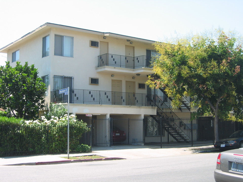 1155 Beachwood Ave in Los Angeles, CA - Building Photo