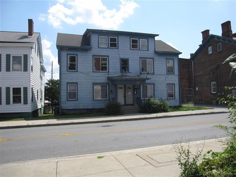 5 N Hamilton St in Poughkeepsie, NY - Building Photo